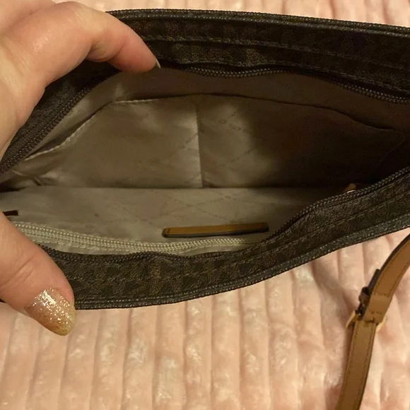 Michael Kors bag - Picture 6 of 8